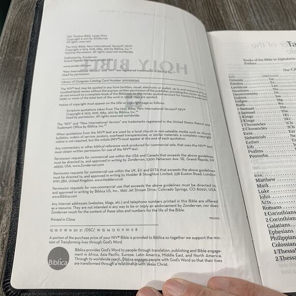 NIV Thinline Large Print Reference Bible Bonded Leather Zondervan 2011 Unmarked - Picture 7 of 11